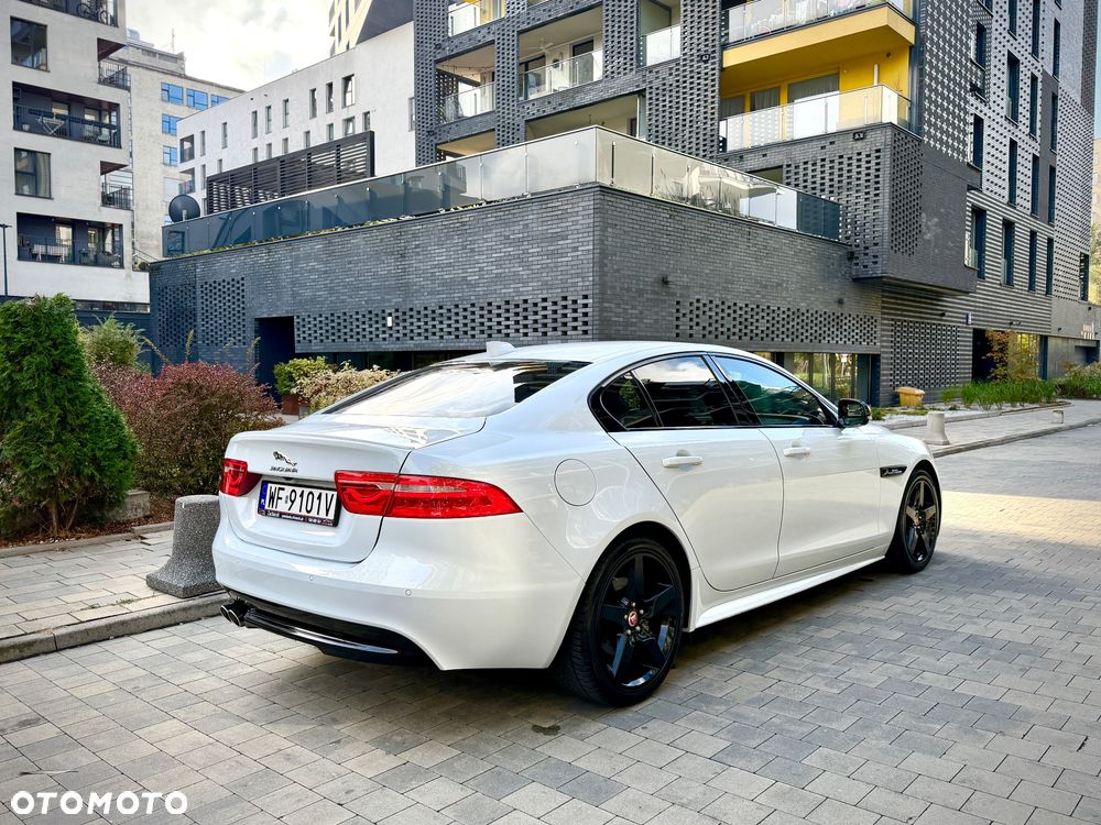 Jaguar XE 2.0 D R-Sport - 25