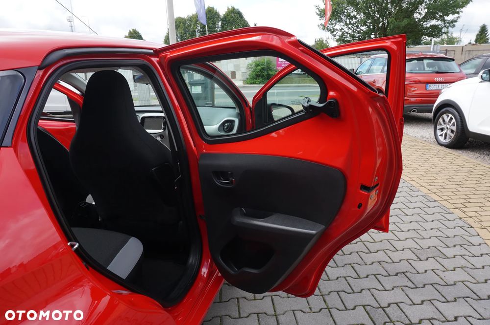 Toyota Aygo x-play Edition-S - 30