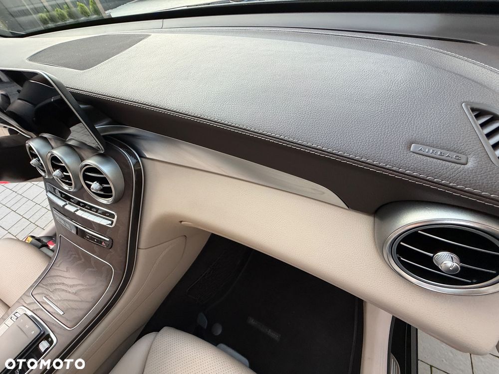 Mercedes-Benz GLC 200 4Matic 9G-TRONIC AMG Line Plus - 34