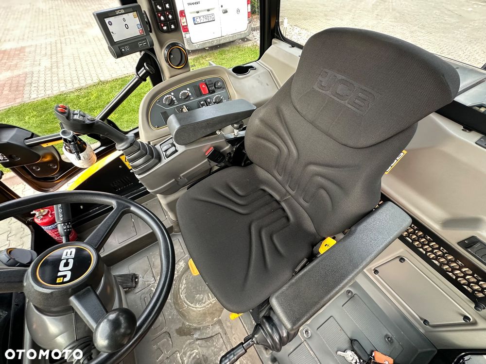 JCB TM280 Agri - 12