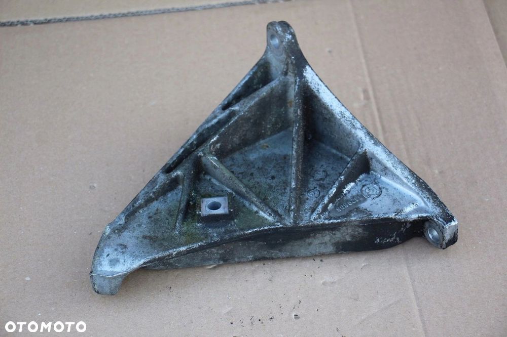 Łapa silnika BMW e32 e34 m30 3.0 3.5 PRAWA 1129806 - 1