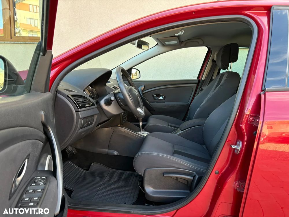 Renault Megane dCi 110 FAP EDC Paris - 9