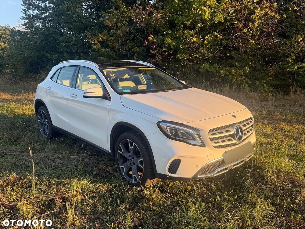 Mercedes-Benz GLA 200 Urban - 1