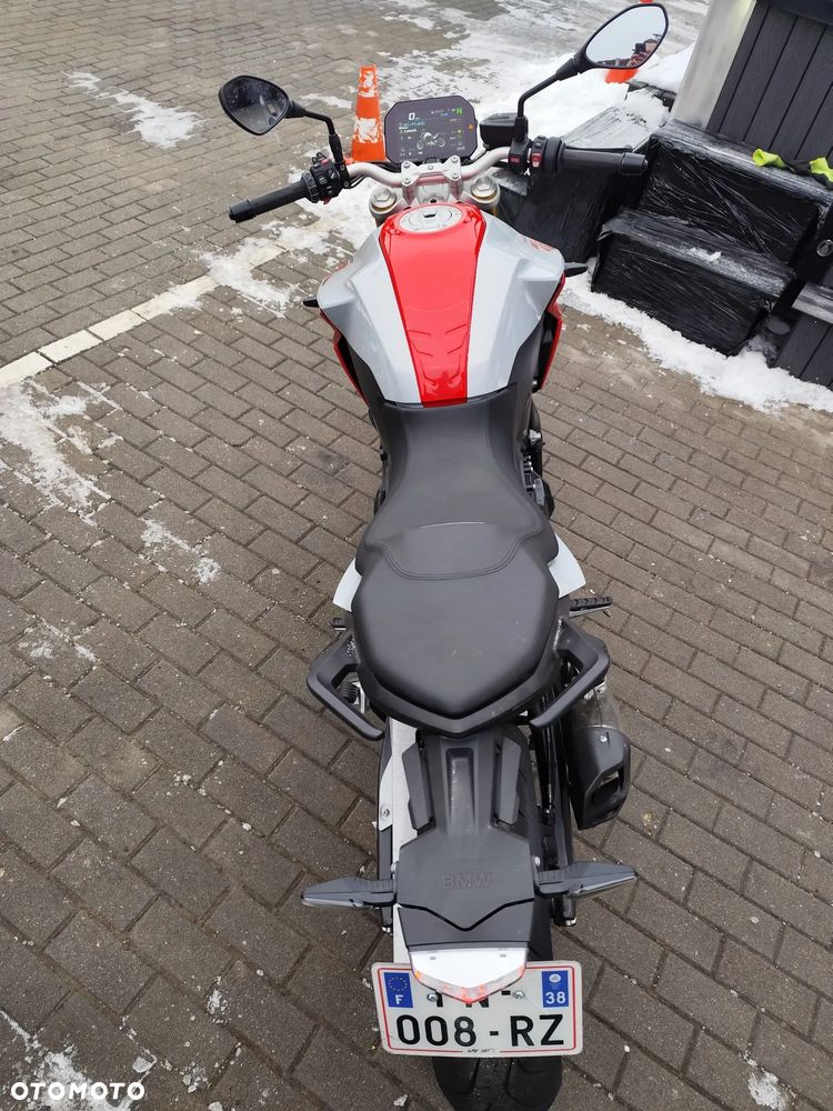 BMW F - 8