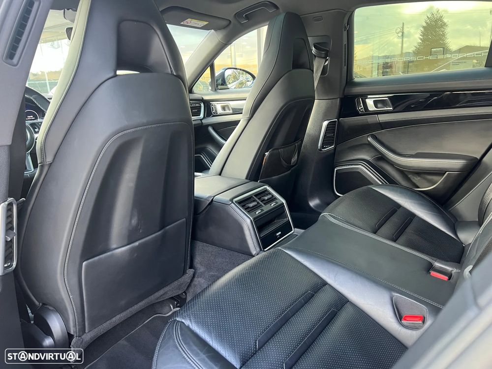 Porsche Panamera 4 E-Hybrid - 31