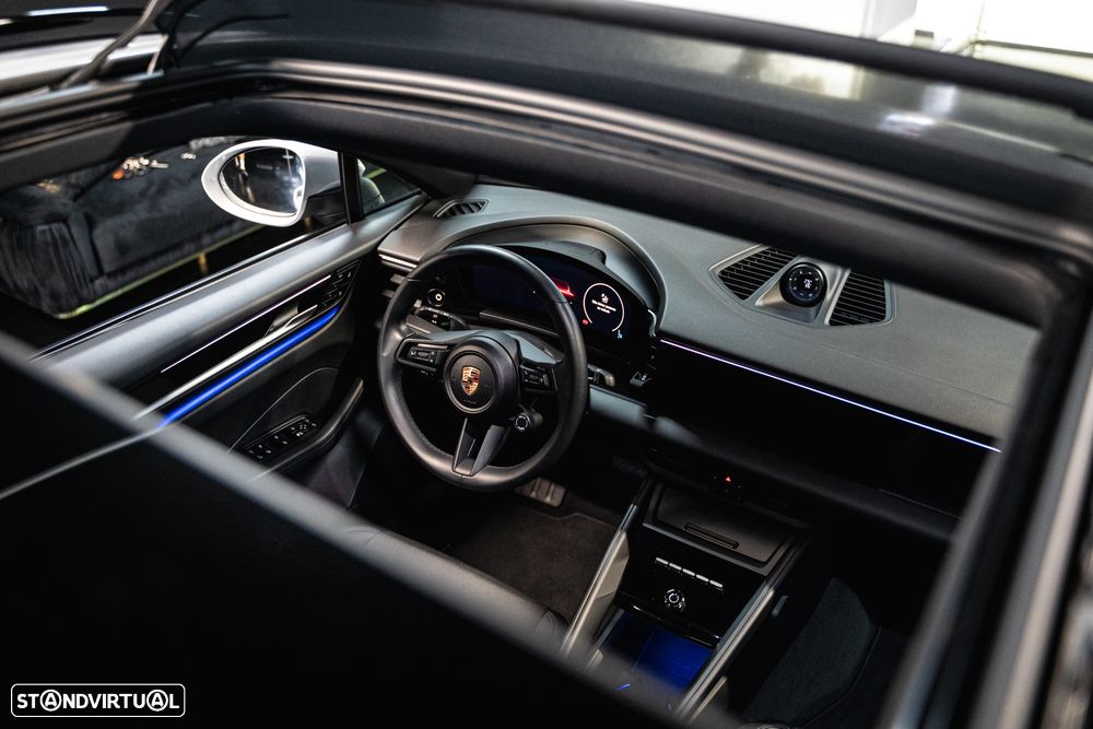 Porsche Macan Electric 4 - 22