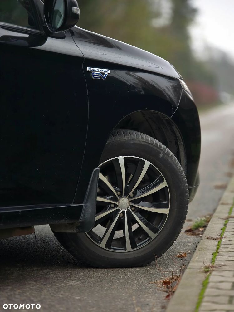 Mitsubishi Outlander - 38