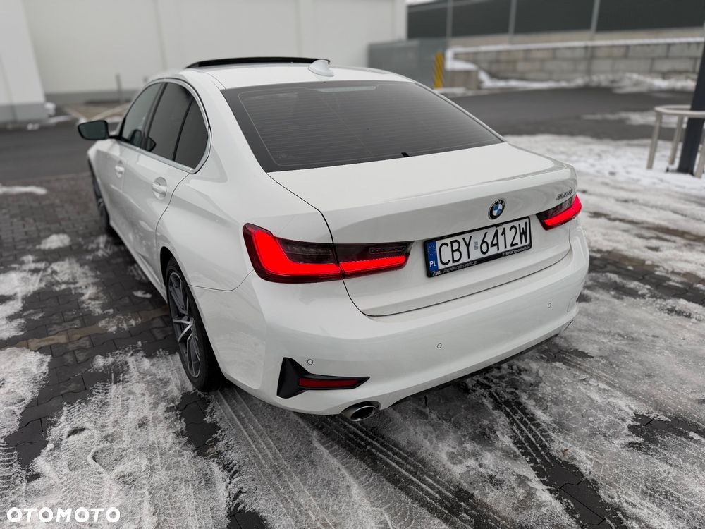BMW Seria 3 330i Sport Line - 4