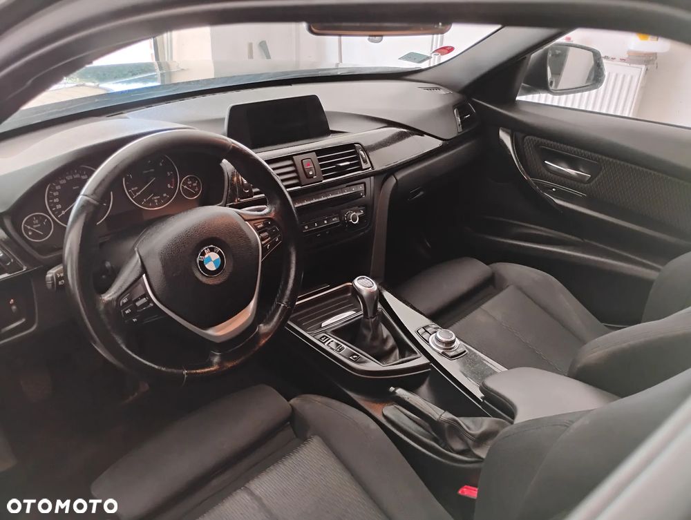 BMW Seria 3 318d - 13