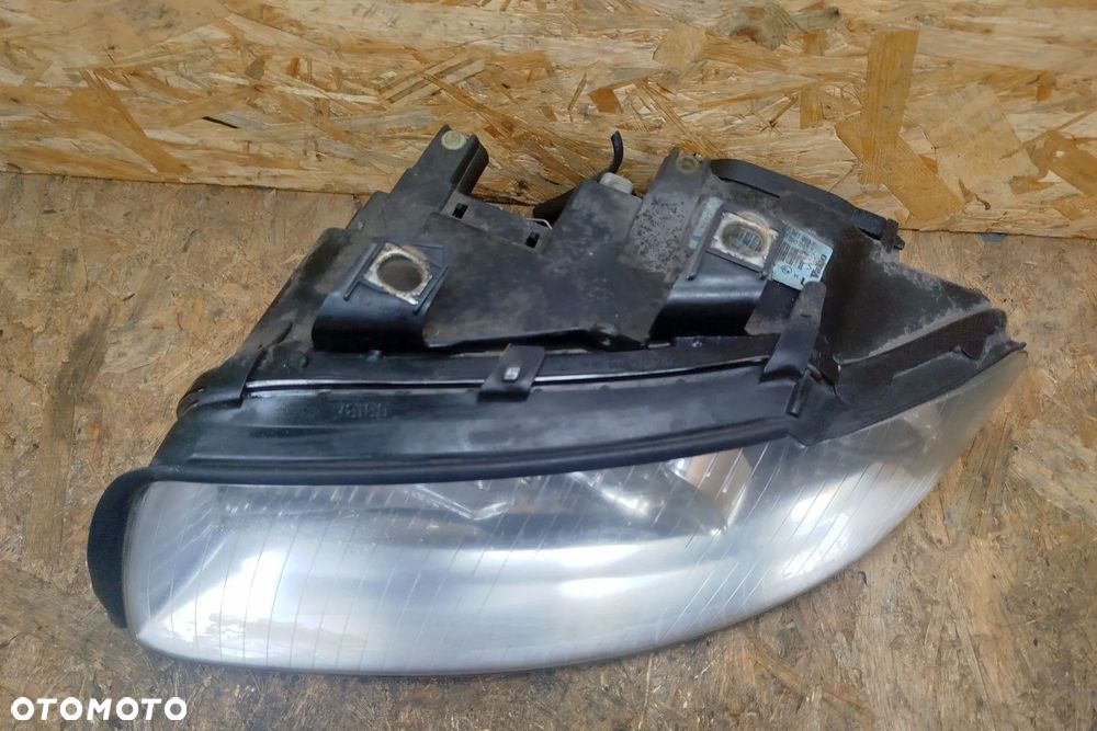 lampa przód lewa Valeo reflektor do Audi A4 B6 00- przednia reflektor - 2