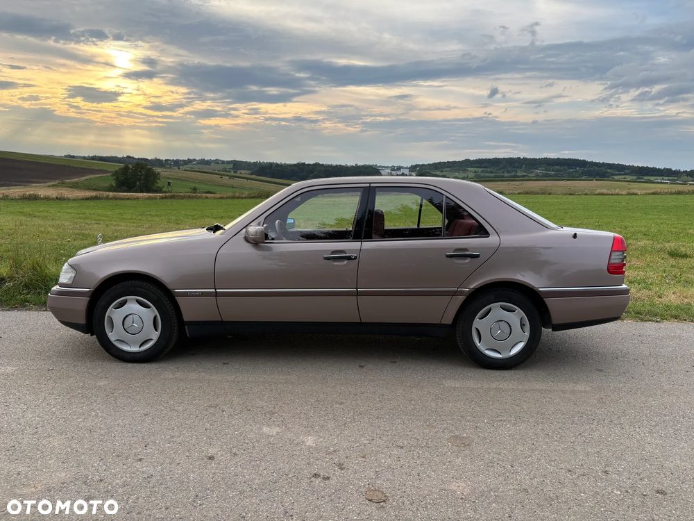 Mercedes-Benz Klasa C 180 Elegance - 1