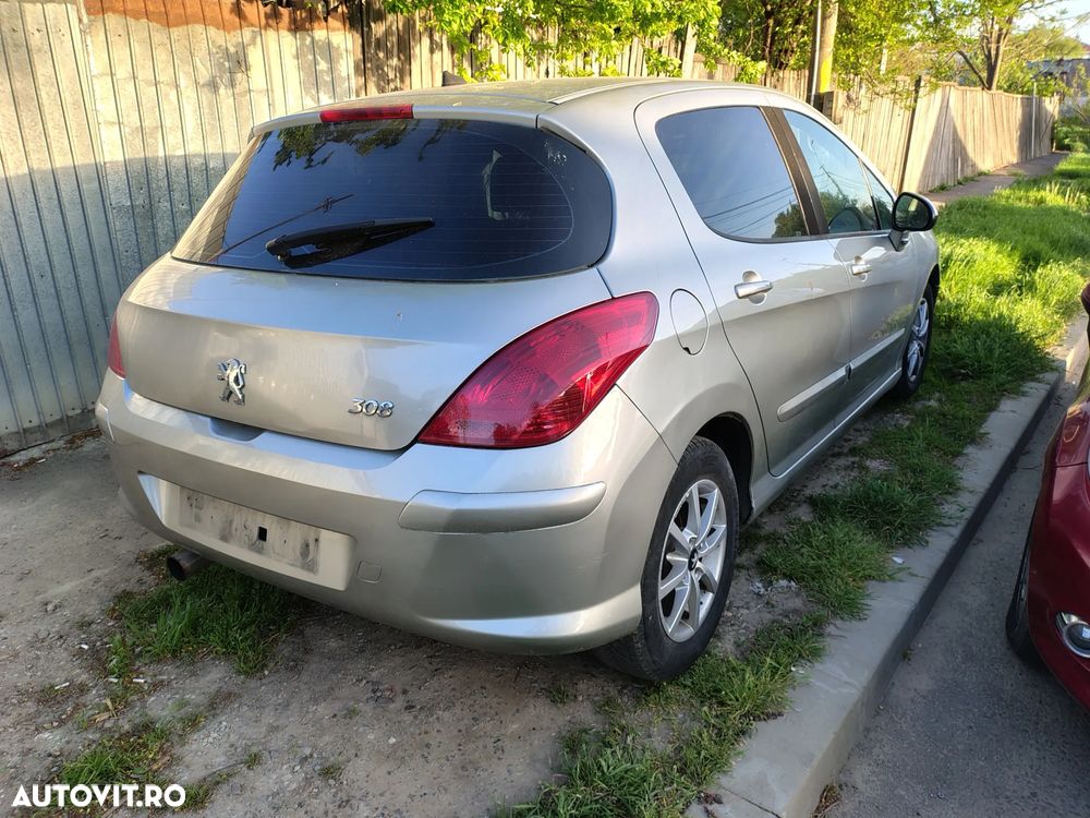 Dezmembrez Peugeot 308 1.6 diesel - 4