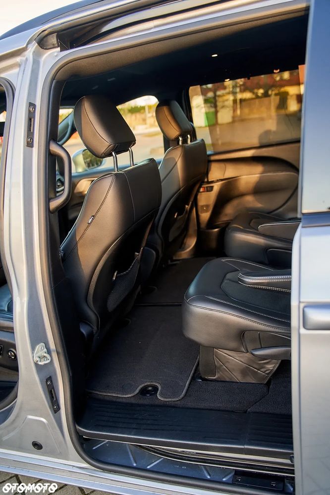 Chrysler Pacifica - 23