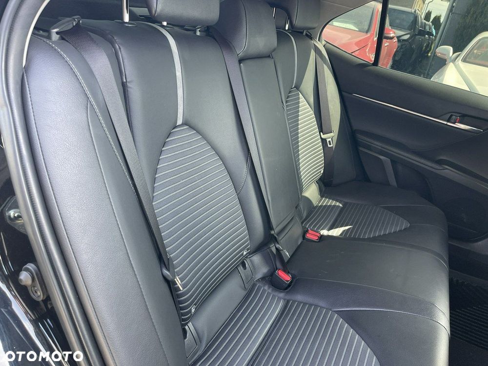 Toyota Camry 2.5 Hybrid Comfort CVT - 12