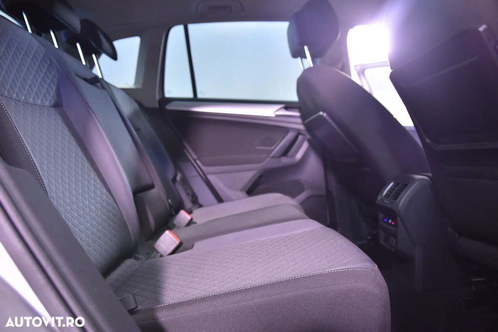 Volkswagen Tiguan - 12