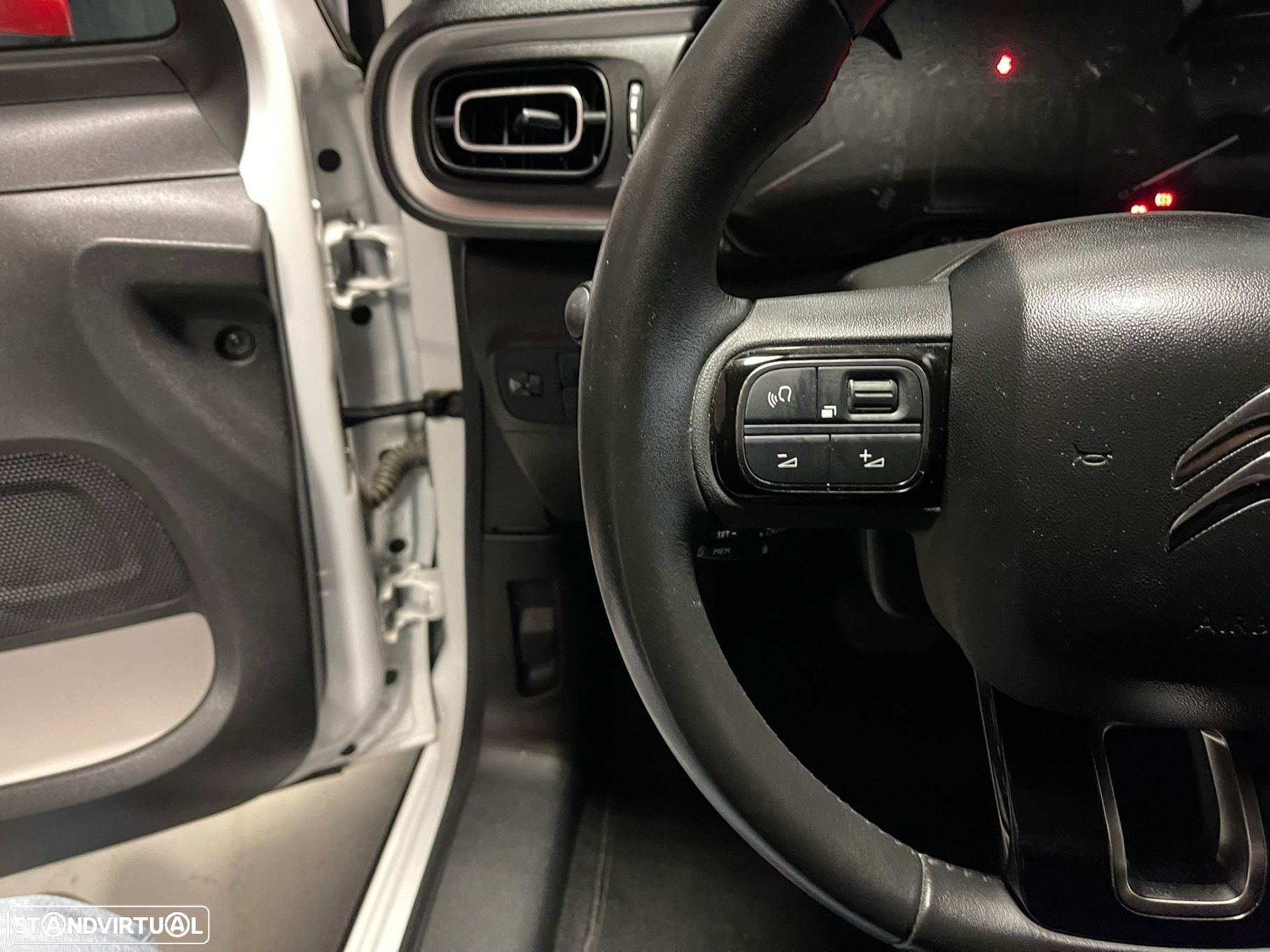Citroën C3 1.2 PureTech Shine EAT6 - 10