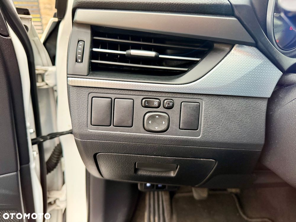 Toyota Avensis Touring Sports 1.8 Executive - 16