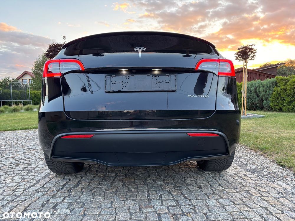 Tesla Model Y Long Range Dual Motor AWD - 3
