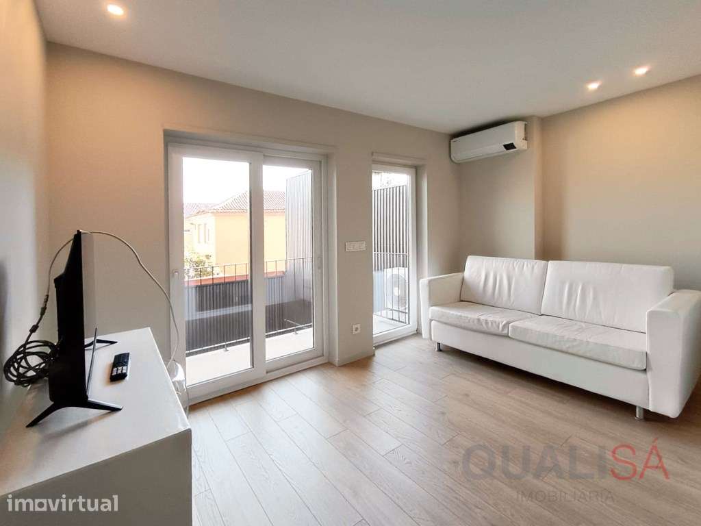 Apartamento T1+1 equipado e mobilado e com varanda no centro histór... - Grande imagem: 2/26
