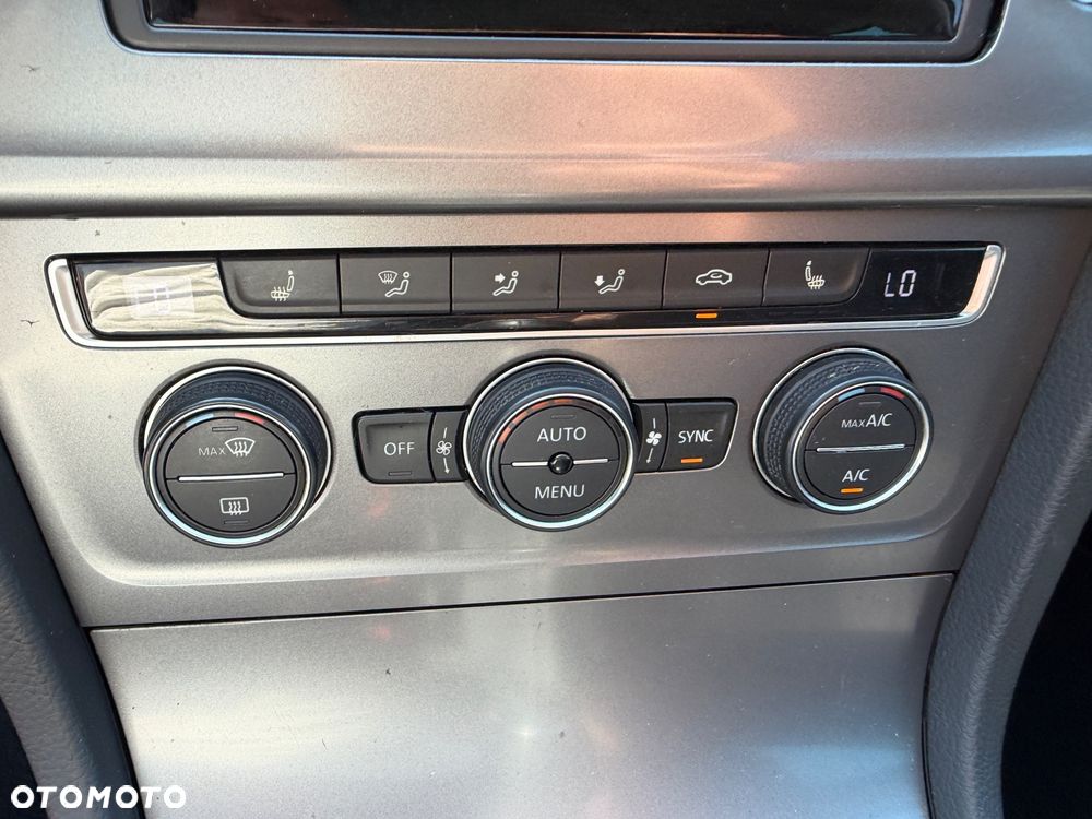Volkswagen Golf - 28