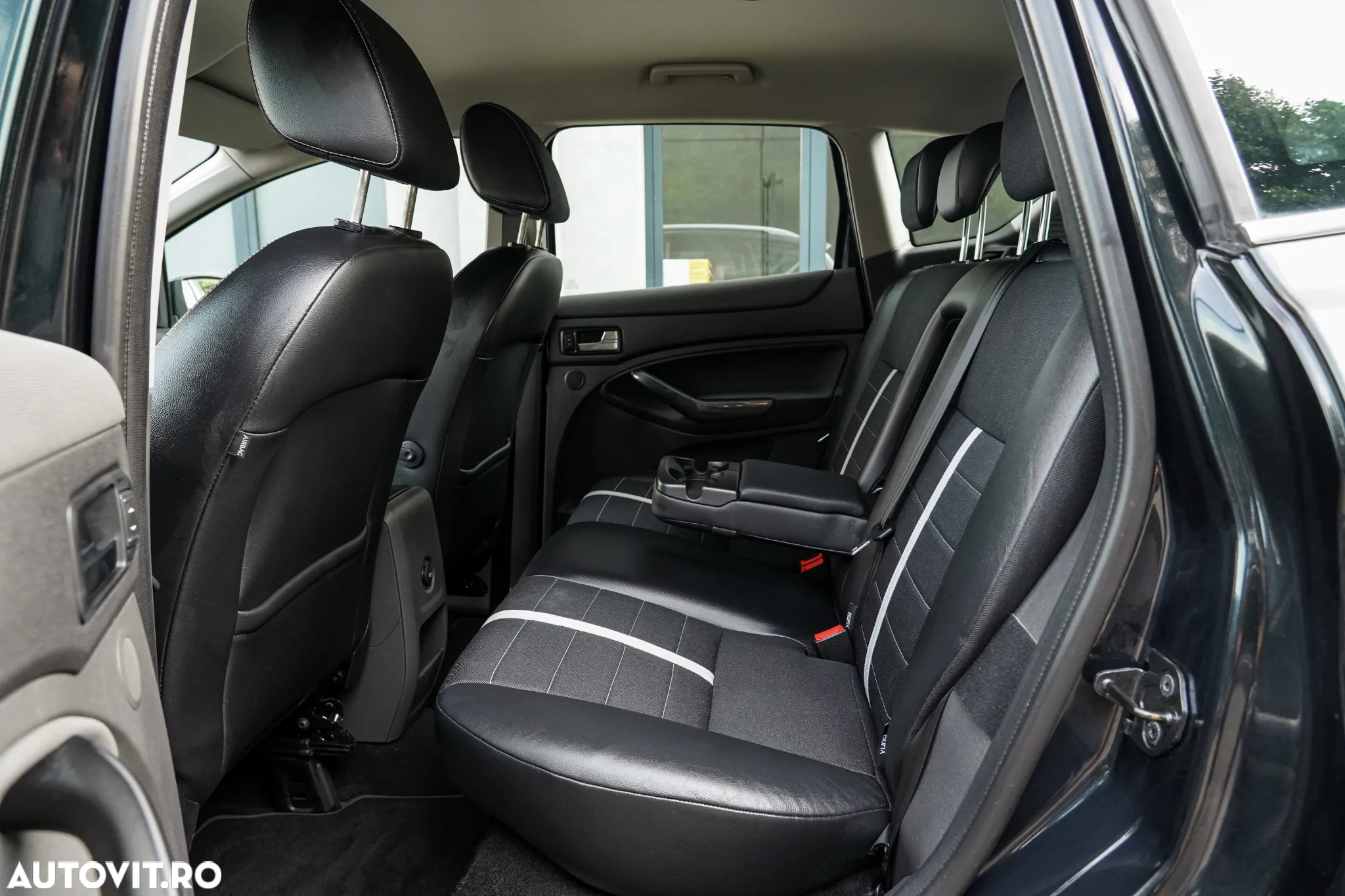 Ford Kuga 2.0 TDCi 4WD Powershift Titanium - 7