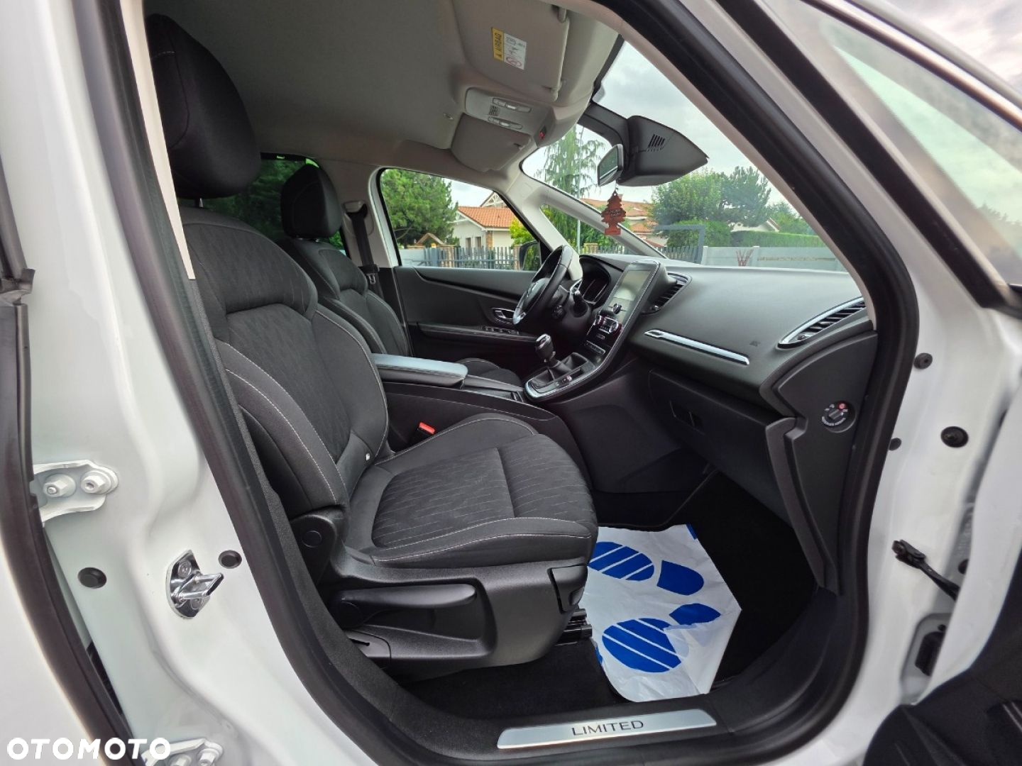 Renault Grand Scenic - 21