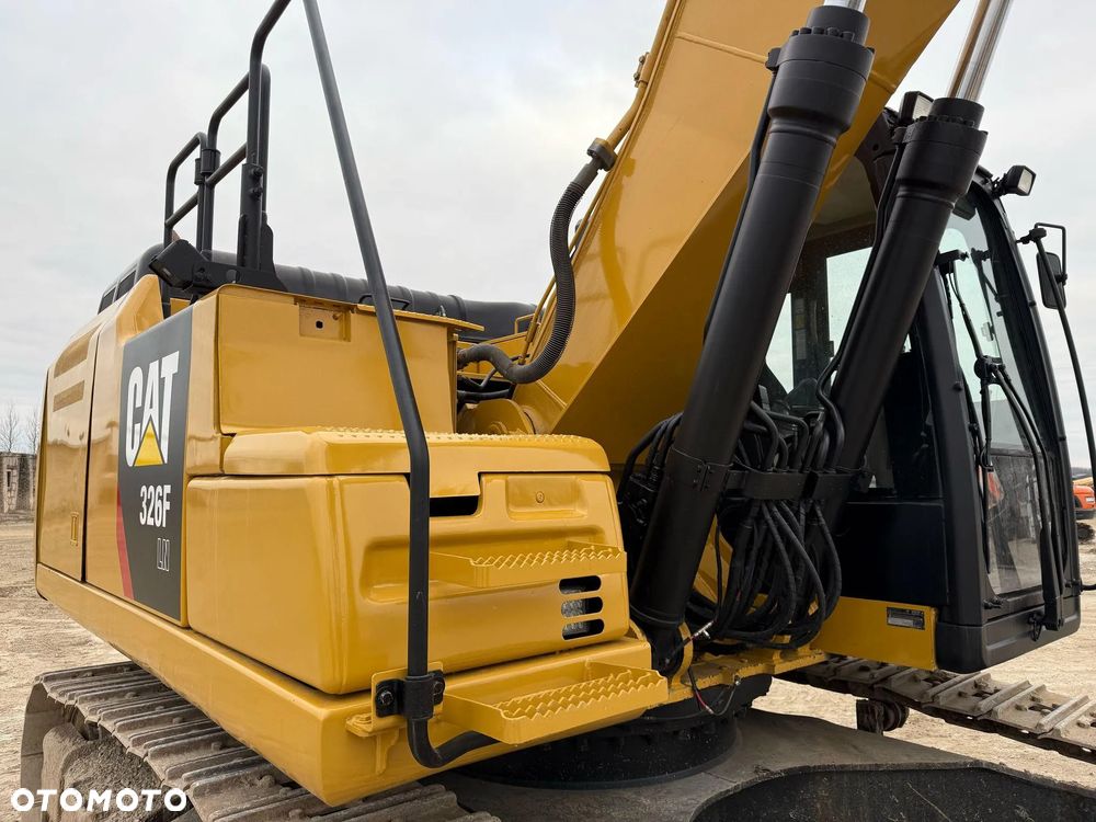 Caterpillar 326 FLN - 8