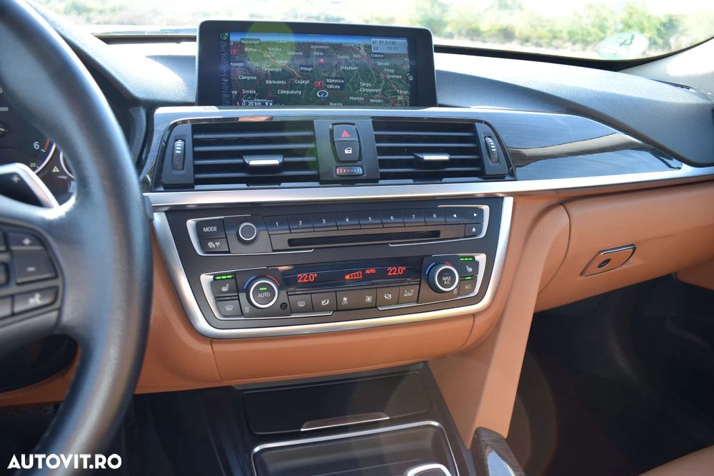 BMW Seria 3 325d Aut. Luxury Line - 7