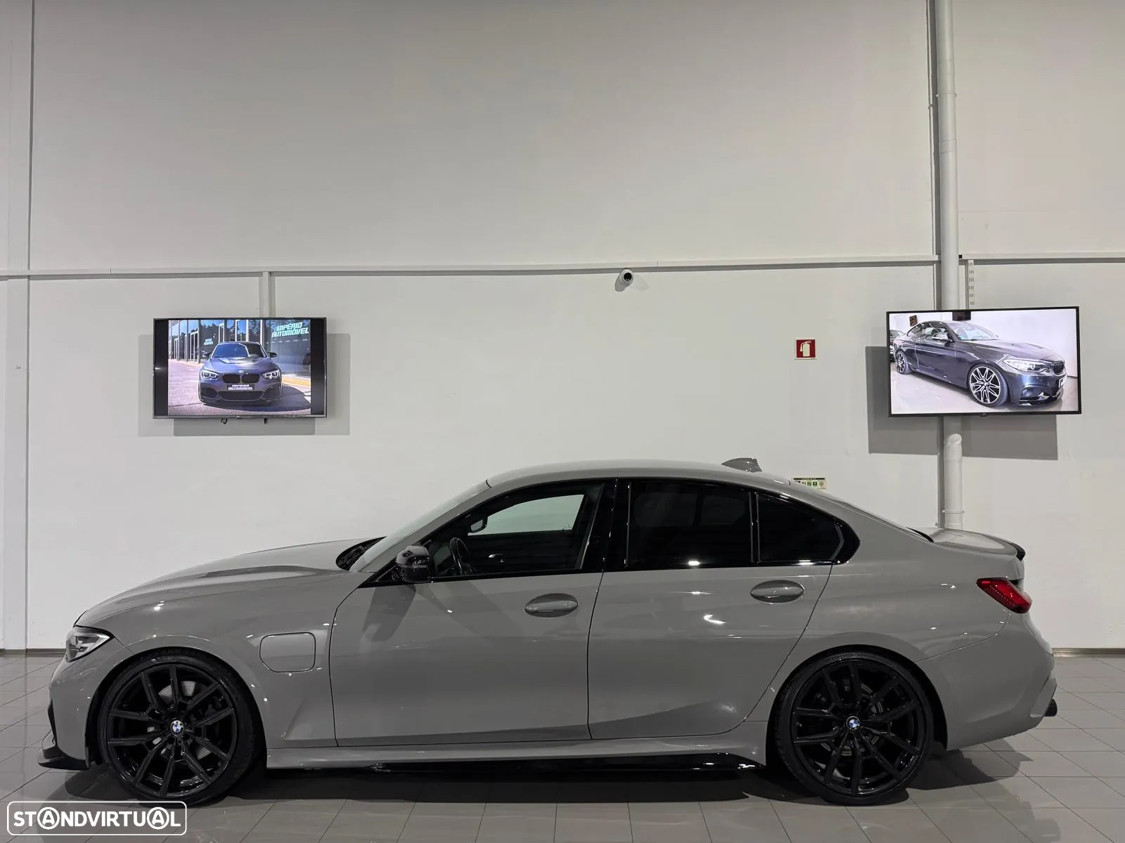 BMW 330 e Auto - 23