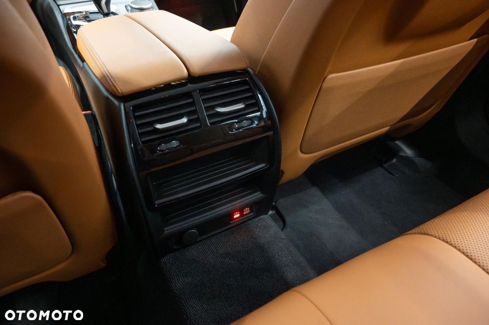BMW Seria 5 530e xDrive - 30