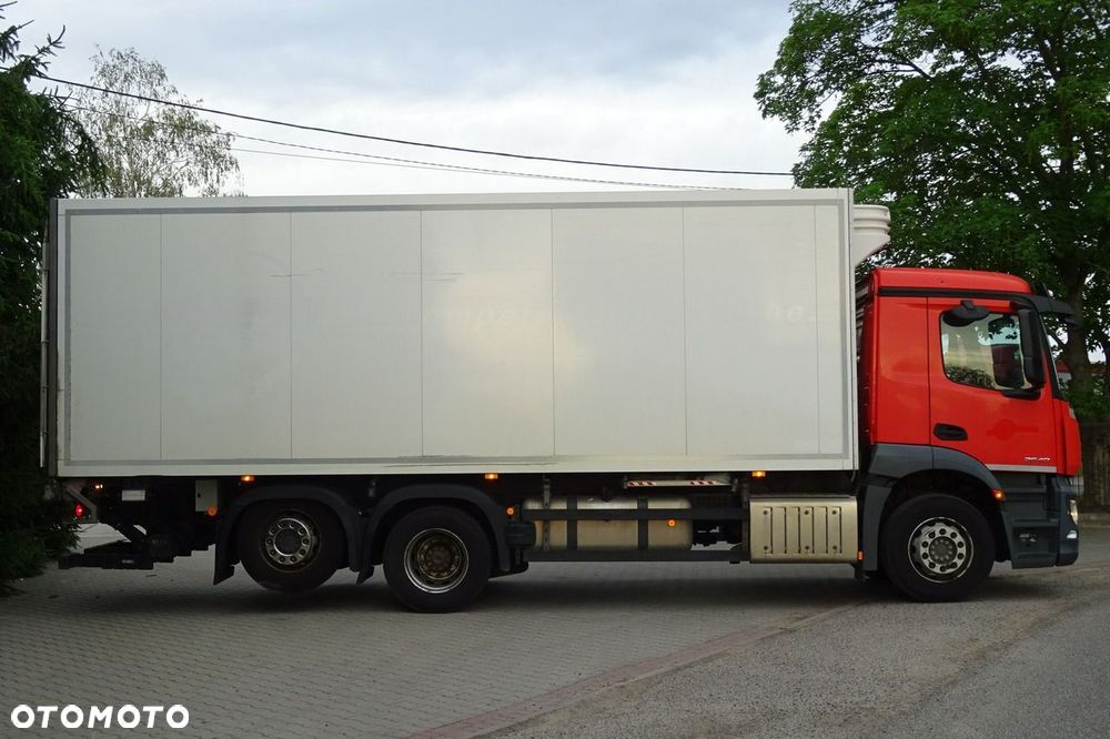 Mercedes-Benz Antos 2840 sypialna euro 6 kontener chłodnia 18 palet 3 osie - 22
