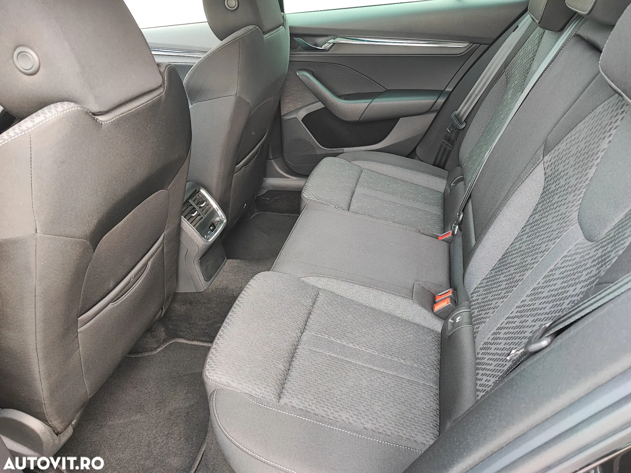 Skoda Octavia 2.0 TDI DSG First Edition - 37