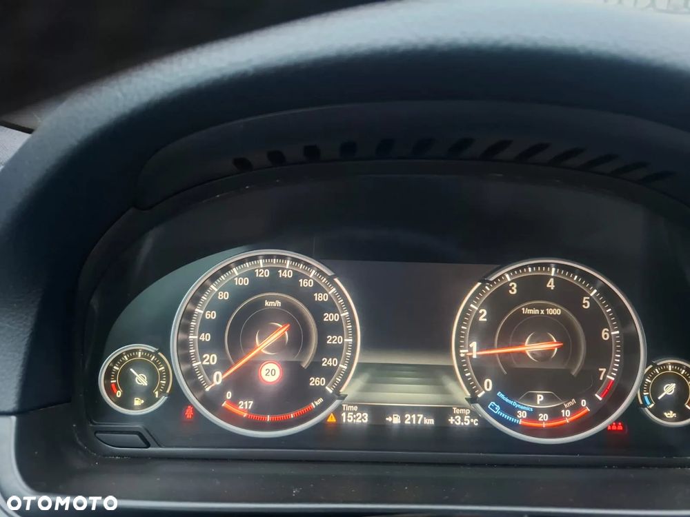 BMW Seria 5 528i Luxury Line - 16