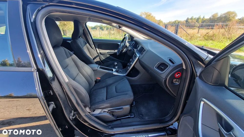 Volvo V60 D2 Momentum - 13