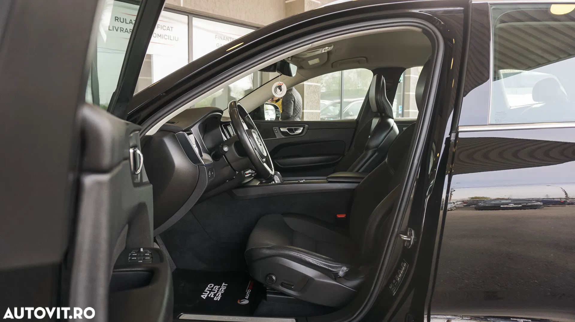 Volvo XC 60 B4 D AWD Geartronic Momentum - 22