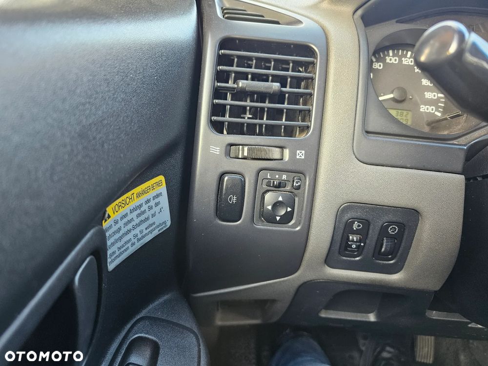 Mitsubishi Pajero - 17