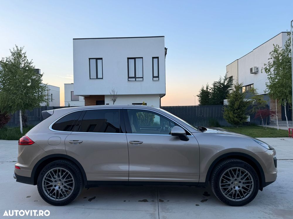 Porsche Cayenne 3.0 L - 7