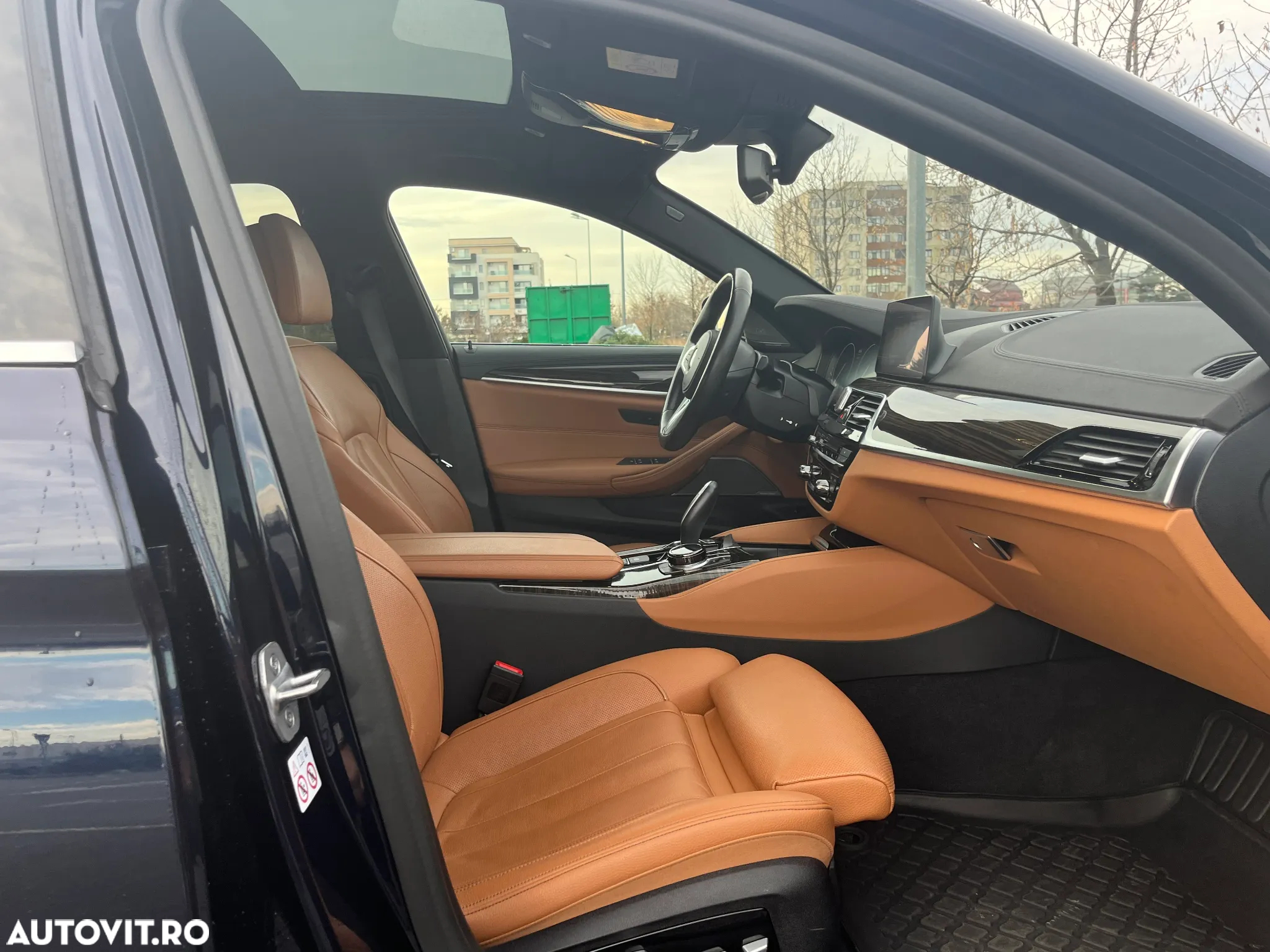 BMW Seria 5 520d Aut. Luxury Line - 28