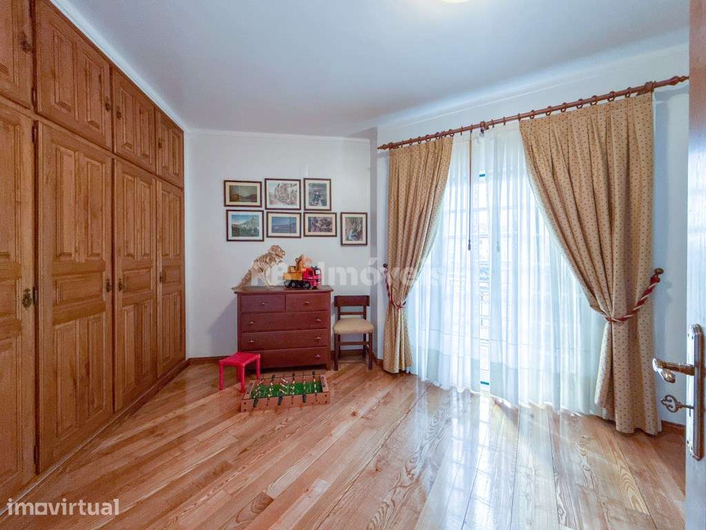 Moradia T4 c/ Tertúlia, Garagem e Jardim, no Entroncamento - Grande imagem: 5/60