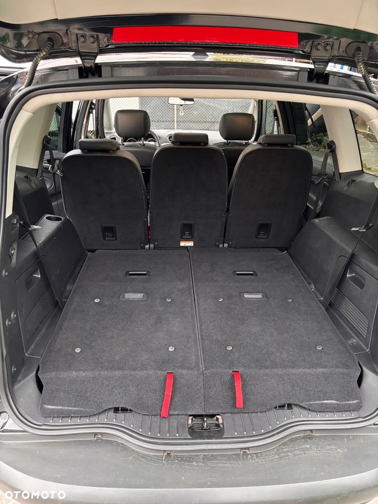 Ford S-Max - 12