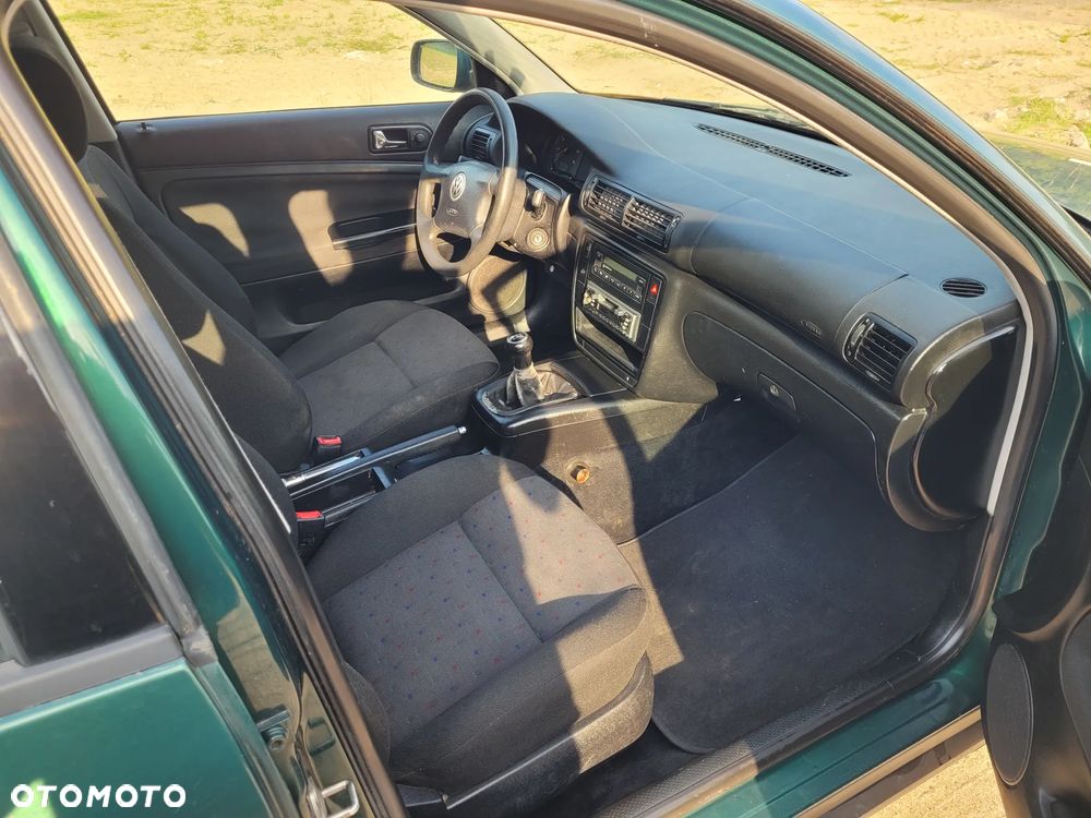 Volkswagen Passat 1.6 Comfortline - 16