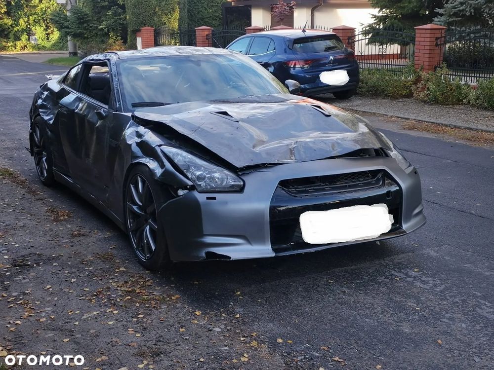 Nissan GT-R Premium Edition - 7