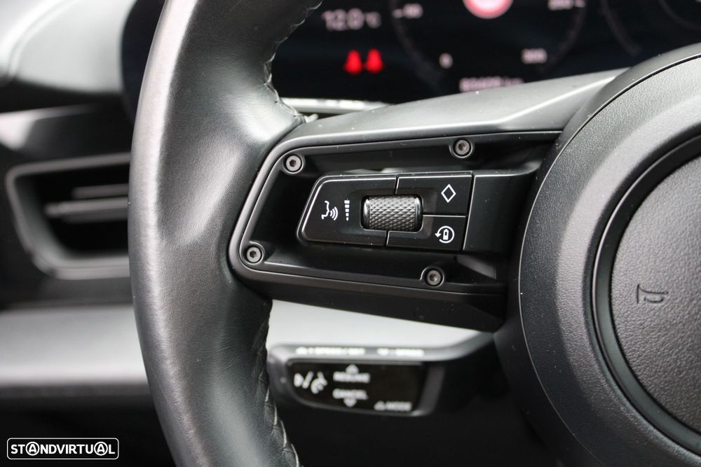 Porsche Taycan 4S - 25