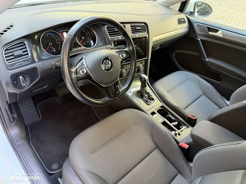 VW e-Golf - 11