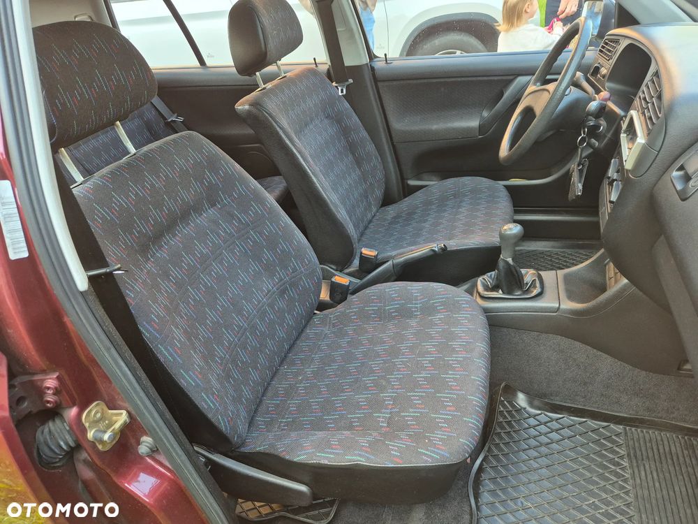 Volkswagen Golf 1.6 CL - 12