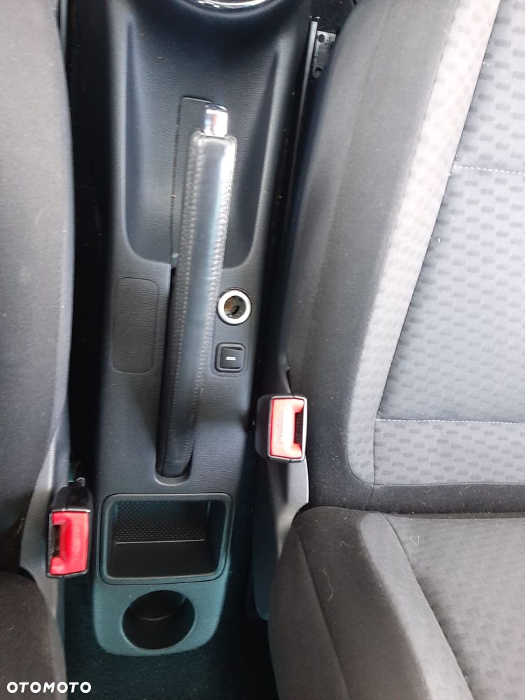 Skoda Roomster 1.2 TSI FAMILY - 23