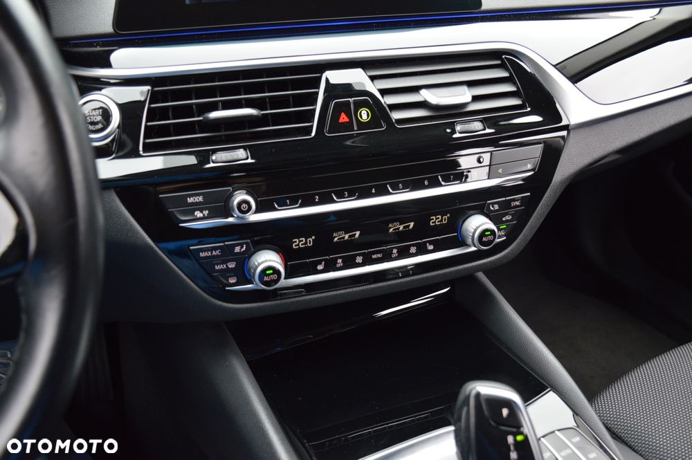 BMW Seria 5 520d xDrive Sport Line sport - 26