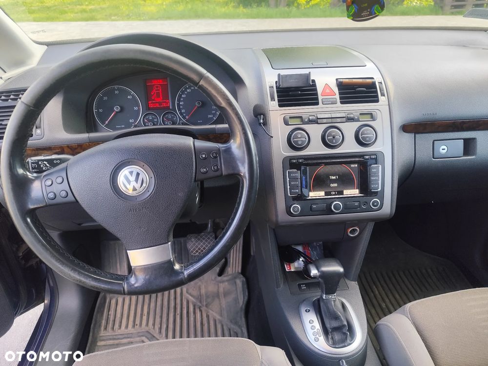 Volkswagen Touran 2.0 TDI DPF Highline DSG - 8