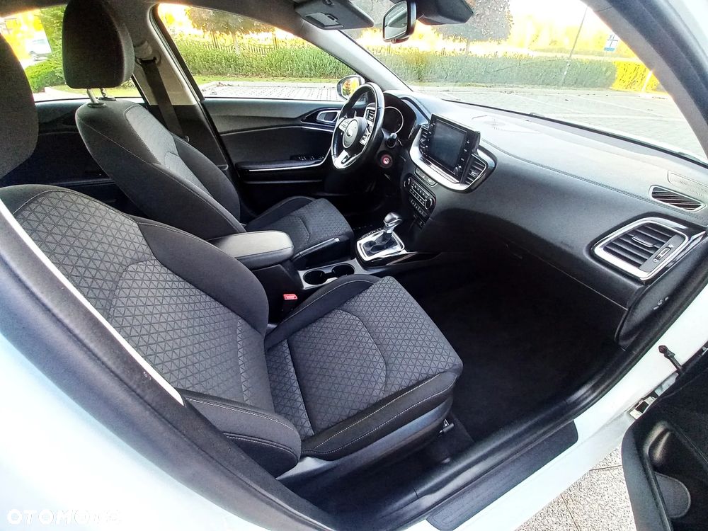 Kia Ceed - 10