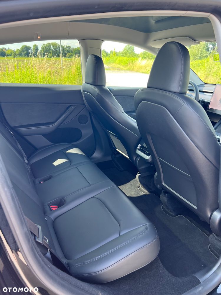 Tesla Model Y - 9